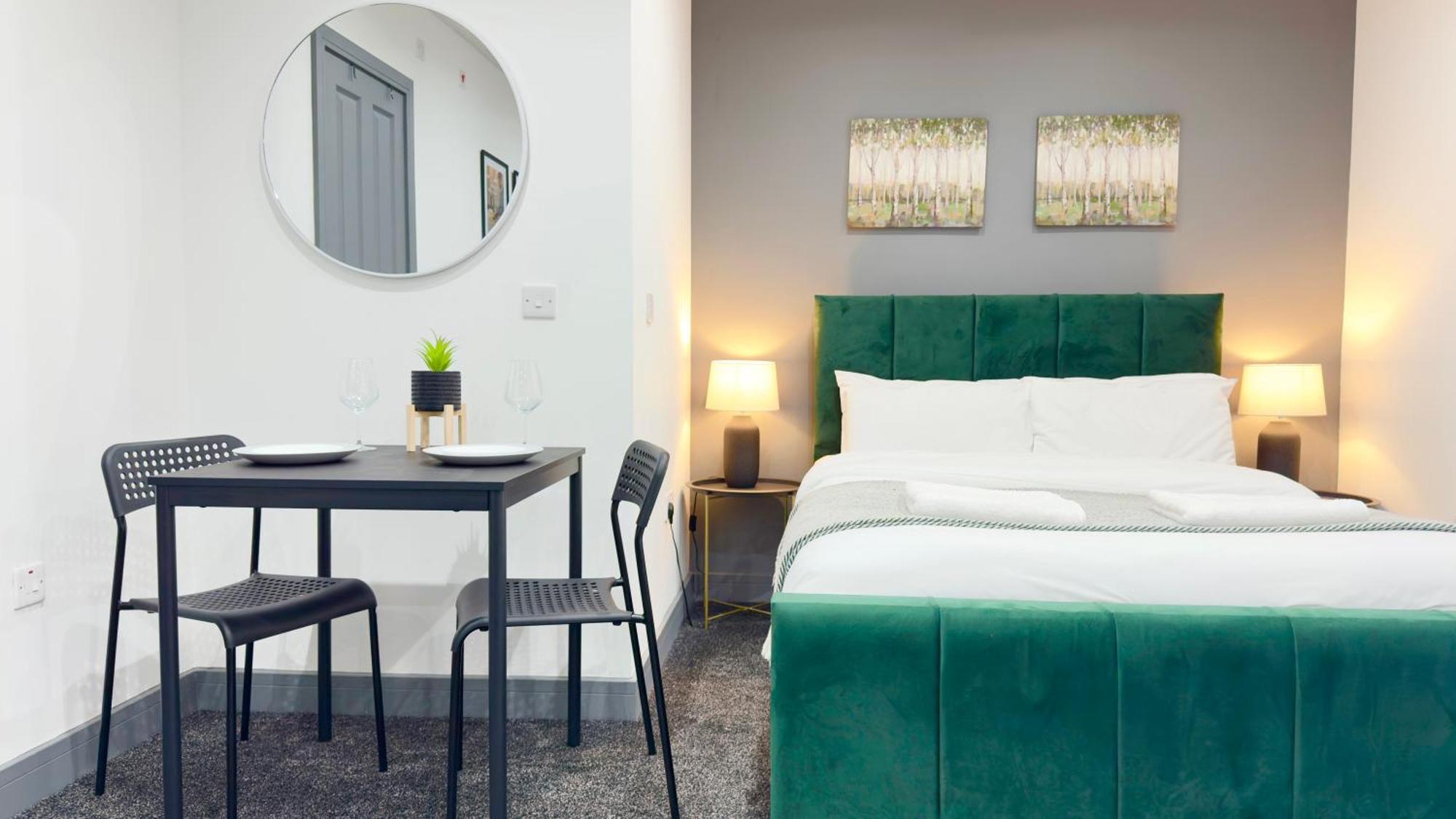 Rnm - Upgraded Business Stay For Travelling Contractors, All Amenities, Private Access Entire Place, Kitchen & Washroom, Smart Tv, Easy Access, Parking Nearby Cradley Heath Exterior photo