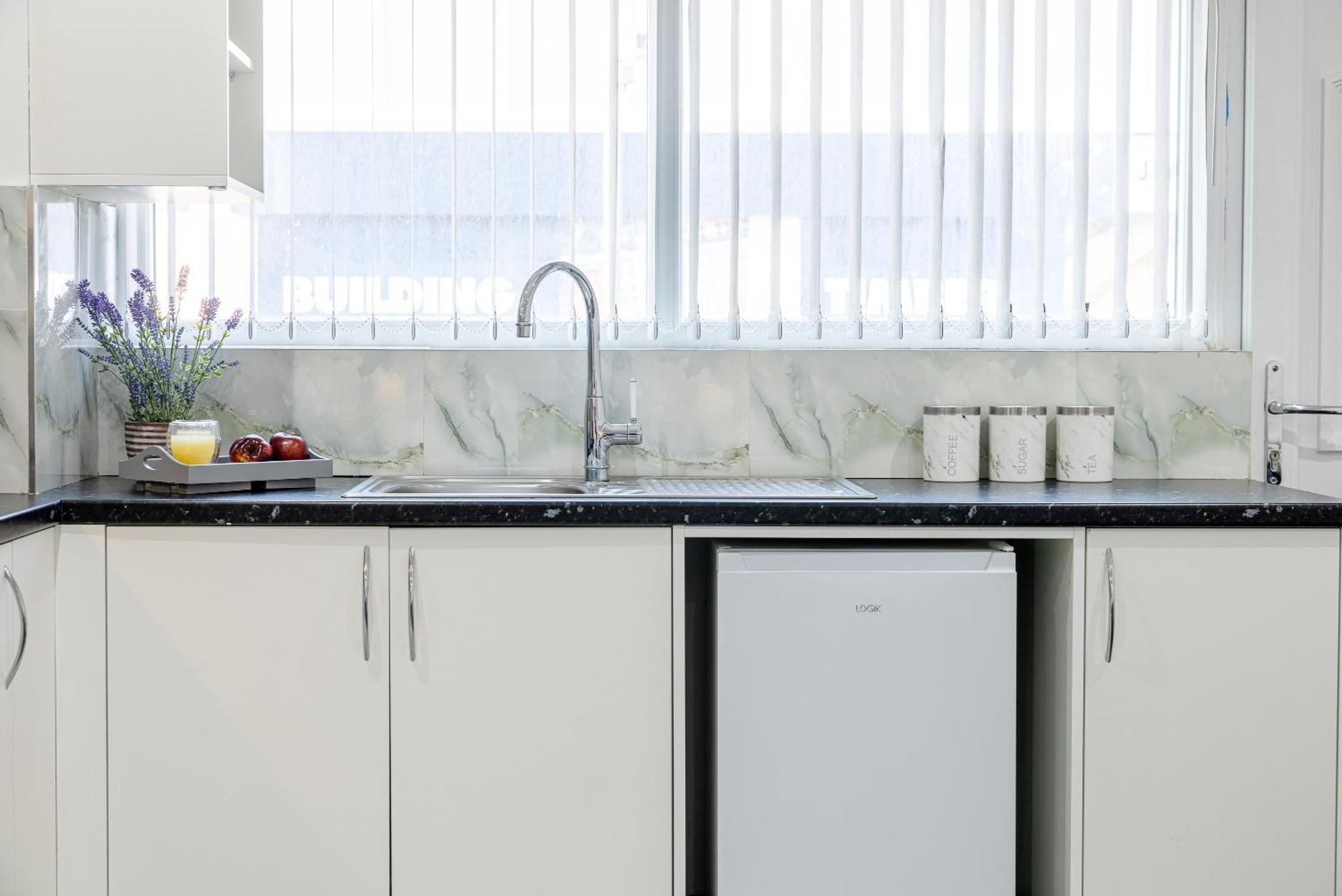 Rnm - Upgraded Business Stay For Travelling Contractors, All Amenities, Private Access Entire Place, Kitchen & Washroom, Smart Tv, Easy Access, Parking Nearby Cradley Heath Exterior photo