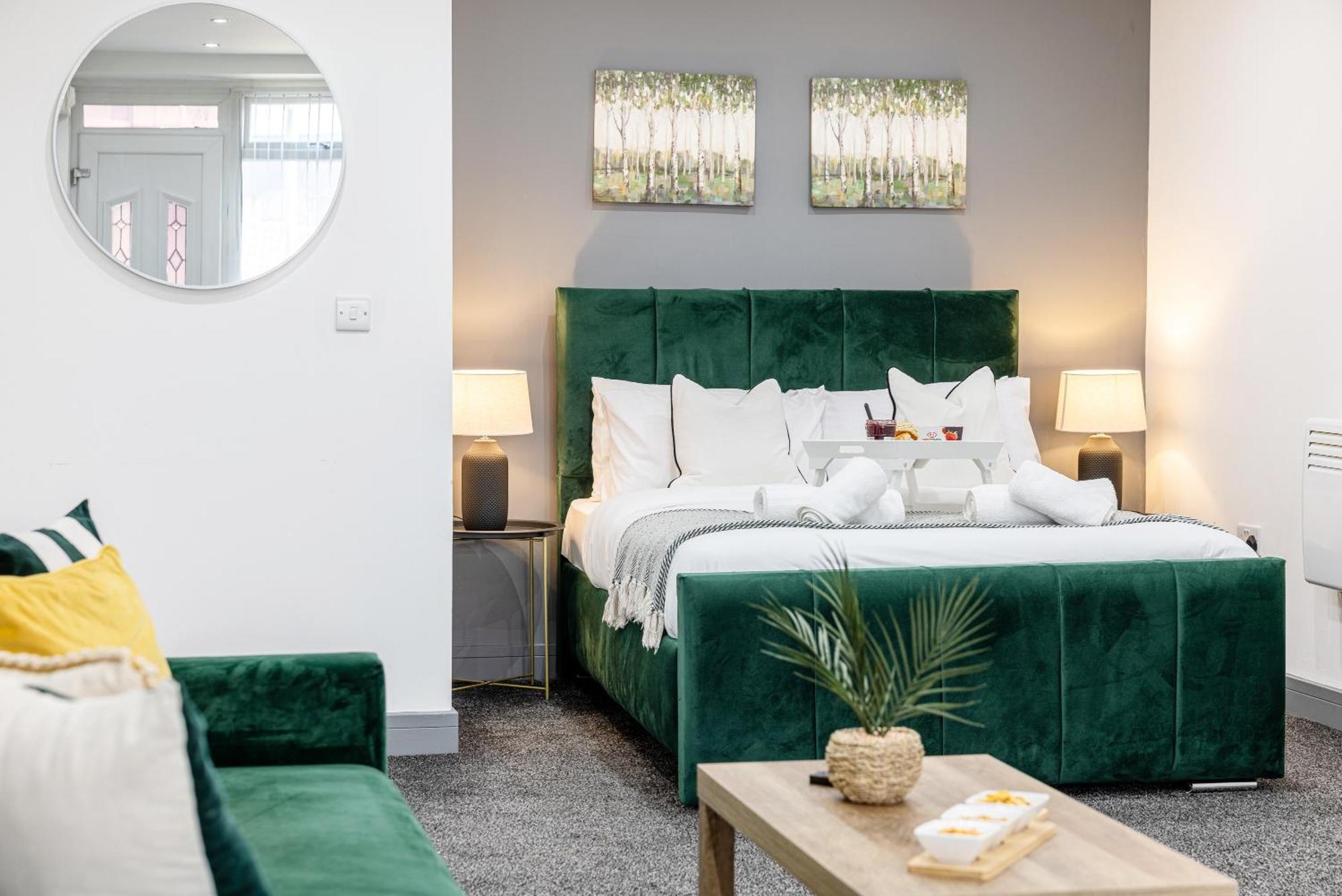 Rnm - Upgraded Business Stay For Travelling Contractors, All Amenities, Private Access Entire Place, Kitchen & Washroom, Smart Tv, Easy Access, Parking Nearby Cradley Heath Exterior photo