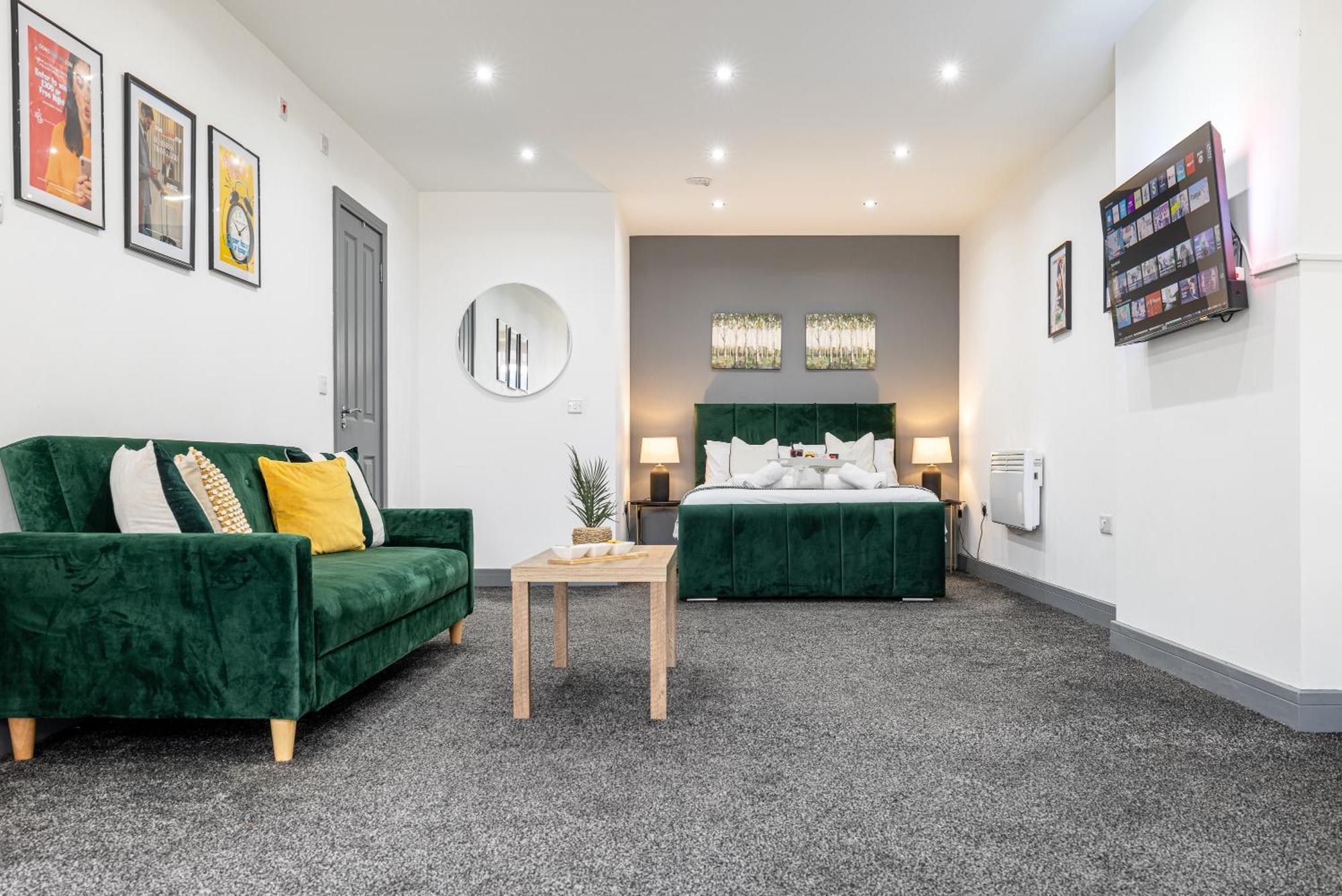 Rnm - Upgraded Business Stay For Travelling Contractors, All Amenities, Private Access Entire Place, Kitchen & Washroom, Smart Tv, Easy Access, Parking Nearby Cradley Heath Exterior photo